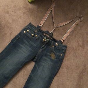 Dollhouse short pants with suspenders